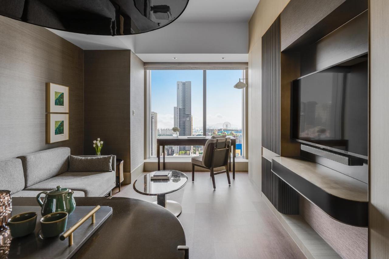 Intercontinental Kaohsiung By Ihg Hotel Luaran gambar A suite at the hotel
