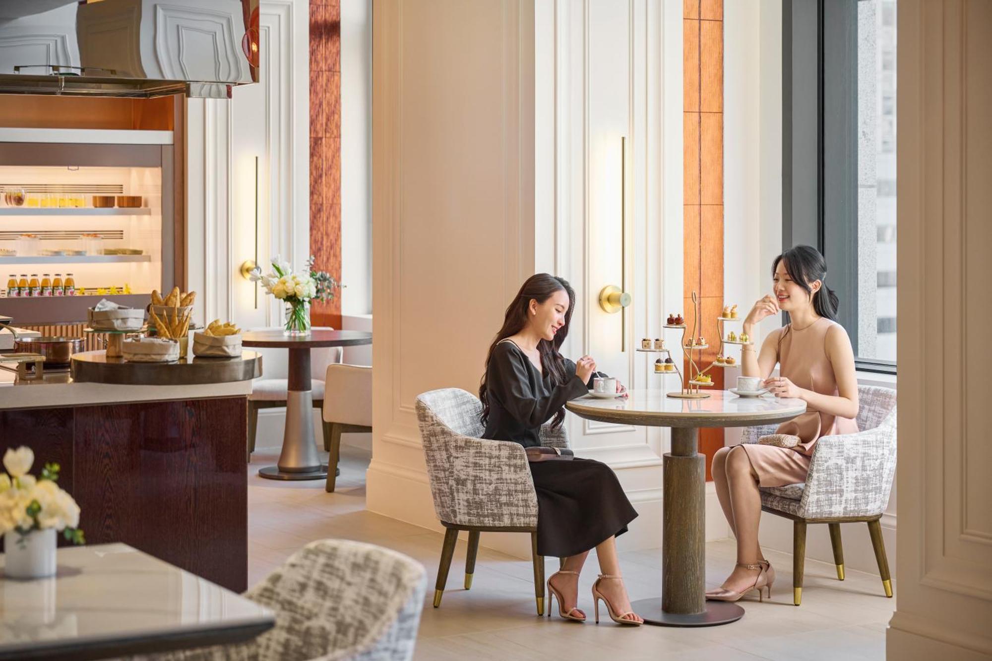 Intercontinental Kaohsiung By Ihg Hotel Luaran gambar The Lounge at the Westin Hong Kong
