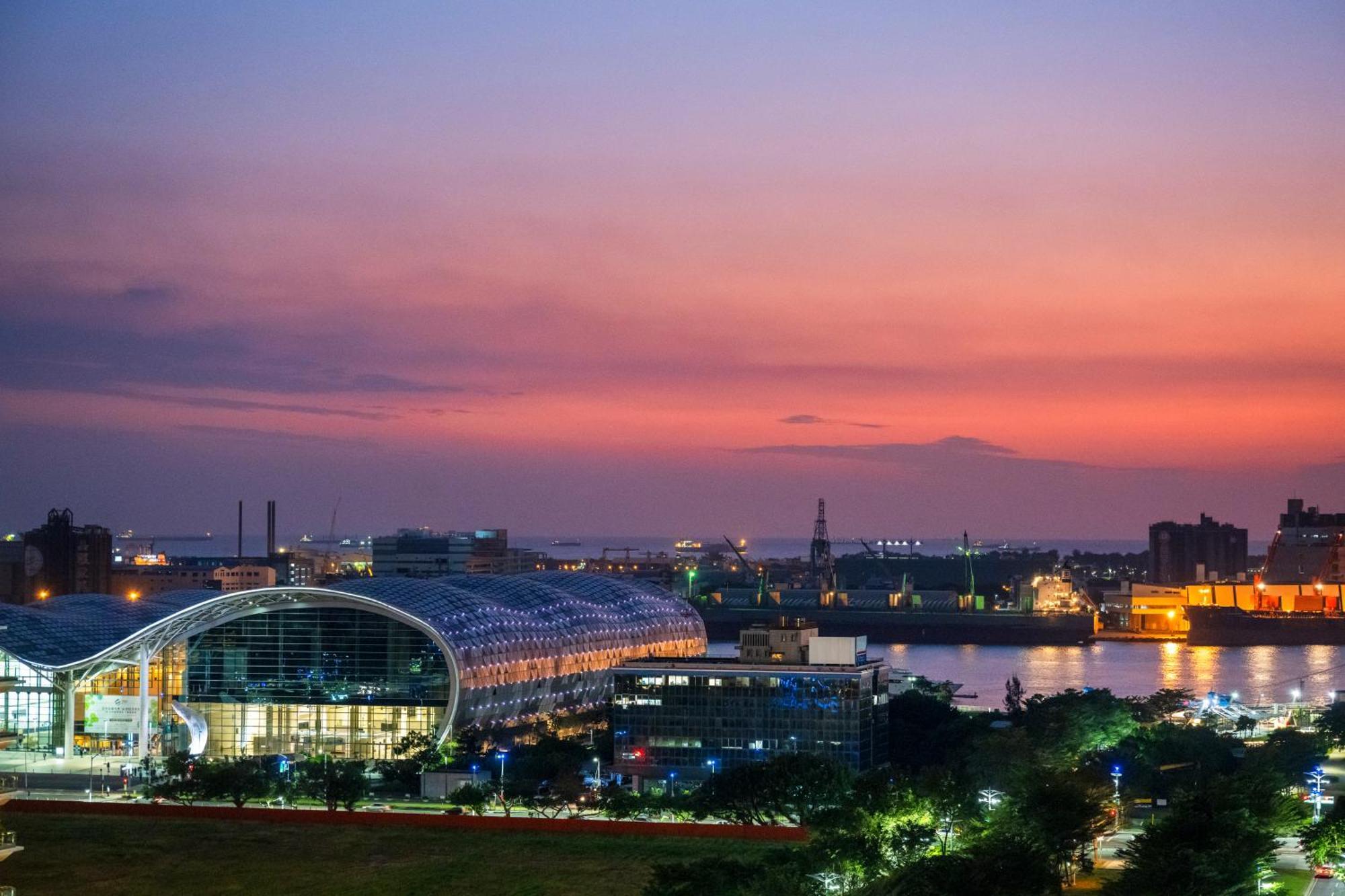 Intercontinental Kaohsiung By Ihg Hotel Luaran gambar View of the city