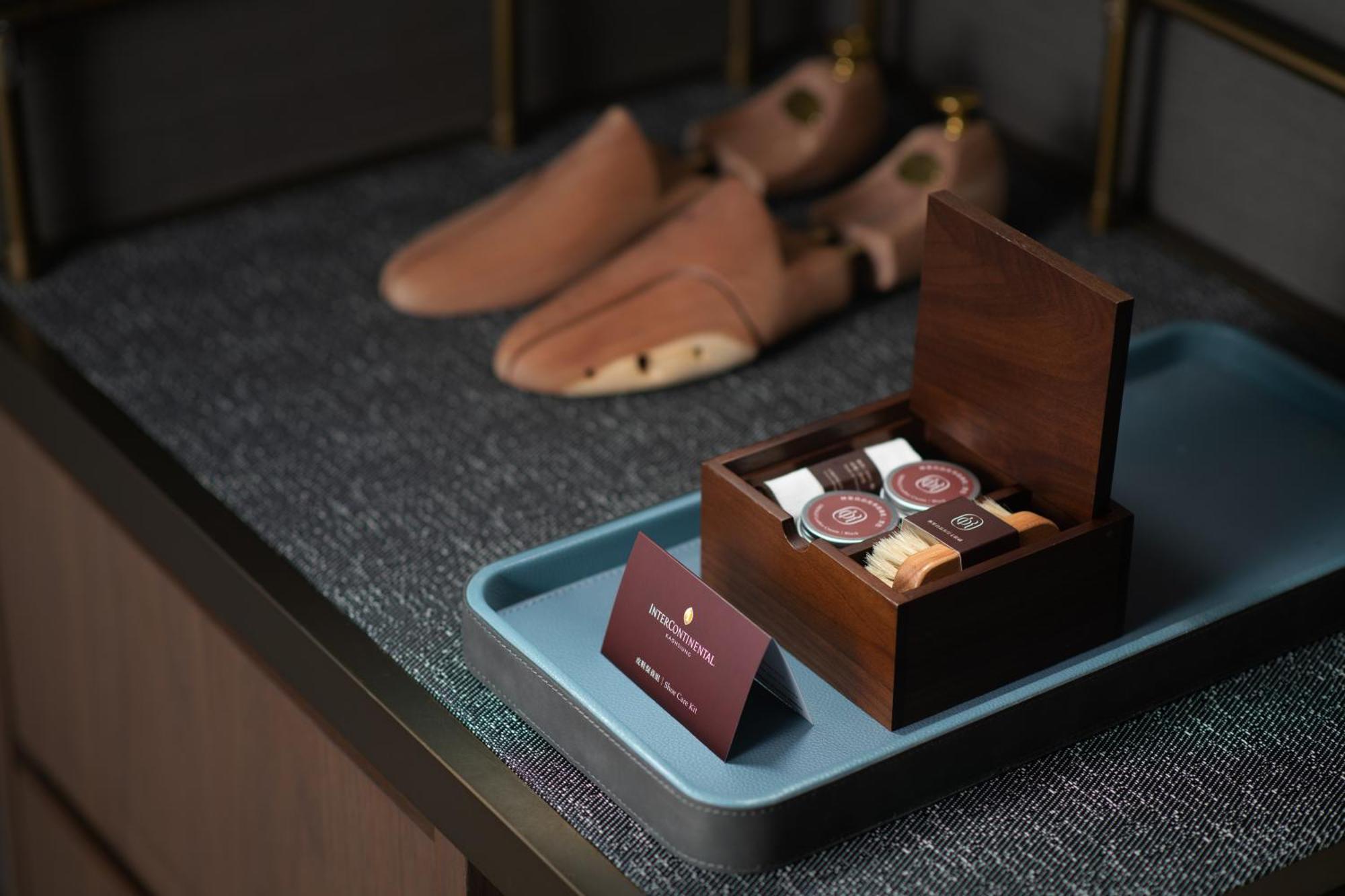 Intercontinental Kaohsiung By Ihg Hotel Luaran gambar Shoe shine kit